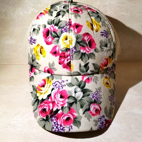 Boutique Item Accessories - NEW Women's Adjustable Floral Canvas & Mesh Ballcap